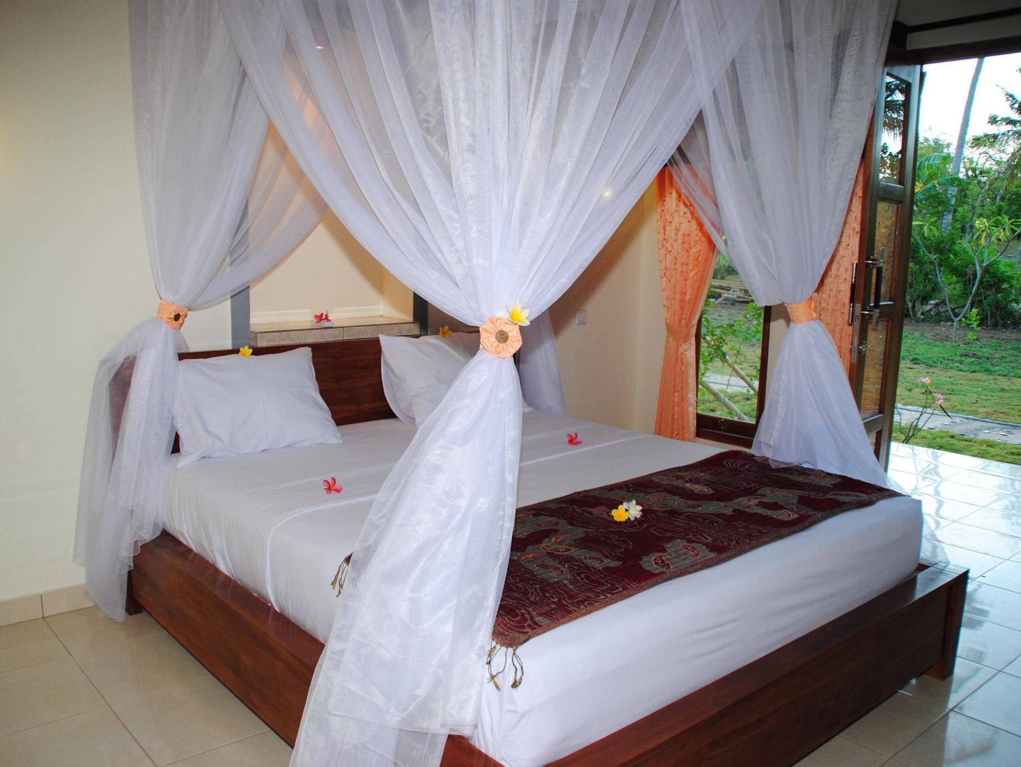 Tiara Homestay Pemuteran Exteriör bild